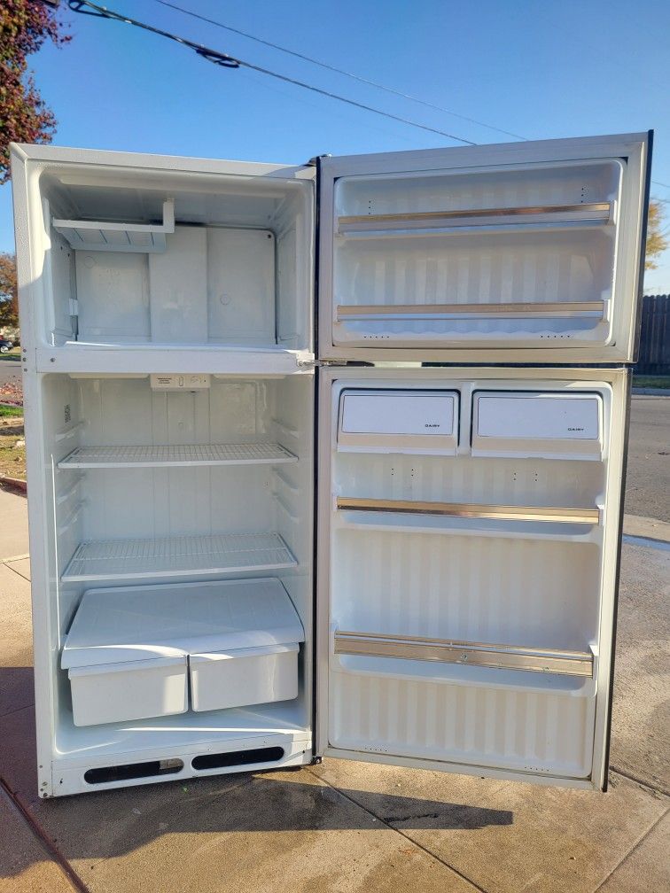 Refrigerator Perfect Working Condition! Great Fridge!