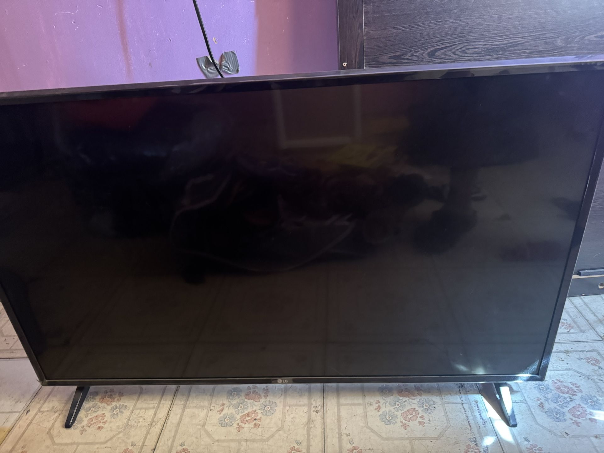 Full HD 1080p Smart LED TV - 43"