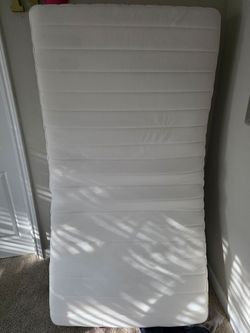 Twin size mattress like new !!