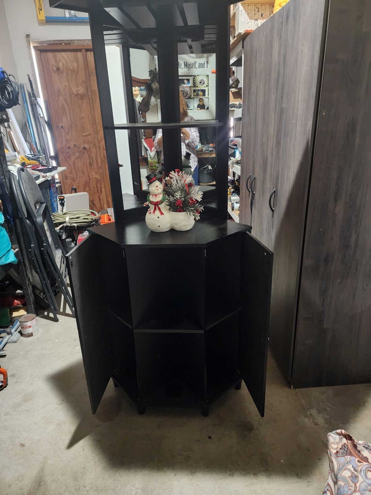 Corner Bar Cabinet - Vitrina With Doors And Mirrored Panels 