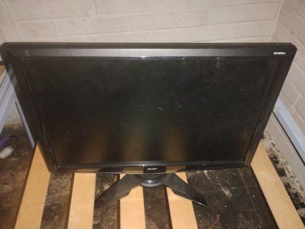  Acer G195W 19" Widescreen LCD Monitor. 