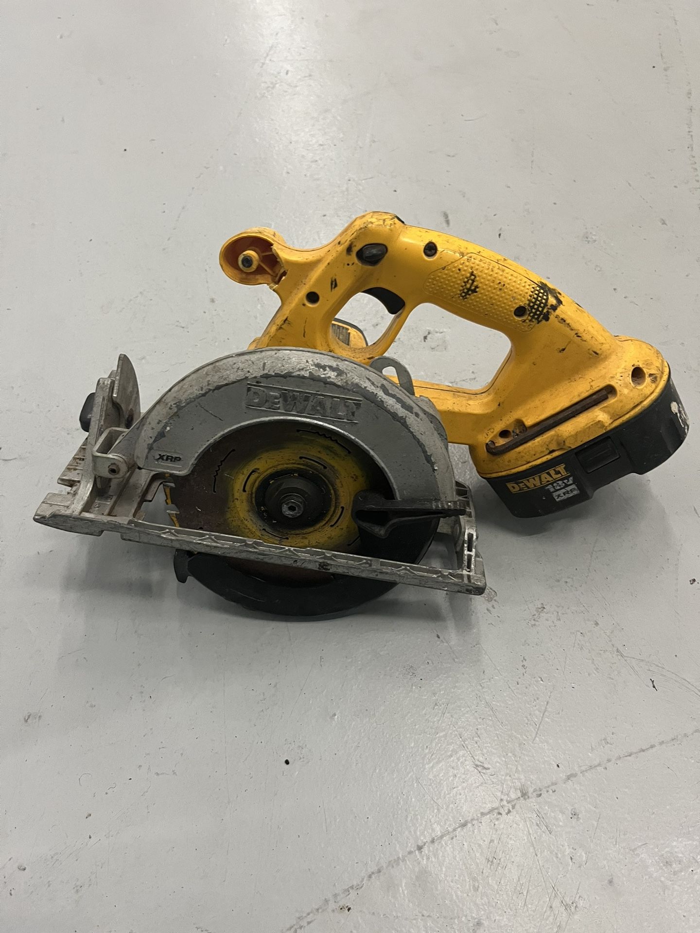 DeWalt DC390 18V Cordless Circular Saw
