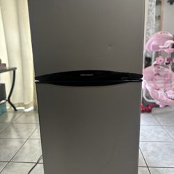Frigidaire Mini Fridge 