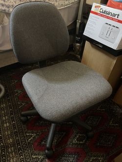 Office Chairs Rotating Like New