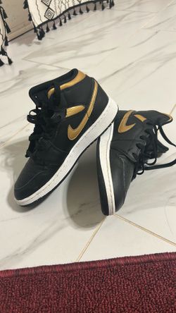 Air Jordan 1 Low Black & Gold