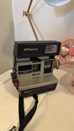 Polaroid camera sun 600