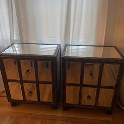 2 Beautiful Wooden/Mirror Nightstands