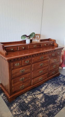 LEXINGTON LINK TAYLOR BRAND COLONIAL PINE  STUNNING DRESSER
