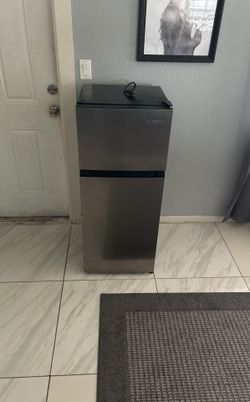Vissani Mini Fridge