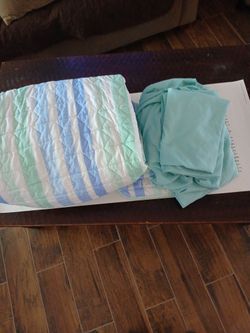 Queen Size Sheet Set With Matching Comforter And Shams