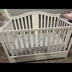 Graco Crib With Bottom Storage