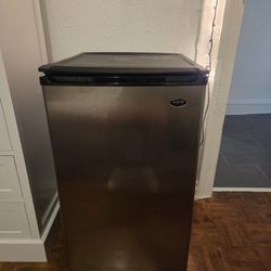 Black Sanyo Stainles Steel Mini Fridge And Freezer