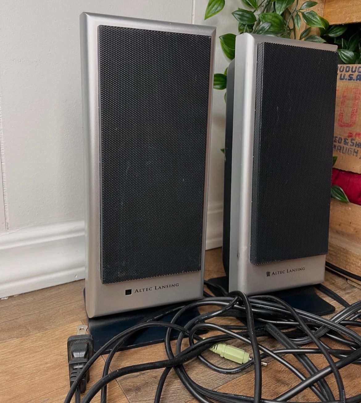 Altec Lansing VS-2120 Powered Audio Speaker System