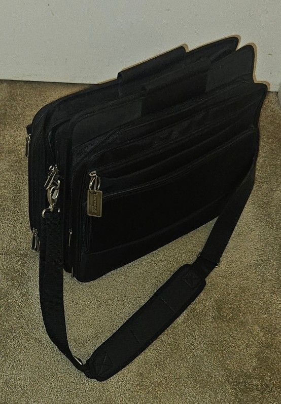 Targus Noteworthy laptop bag briefcase NWCTM1