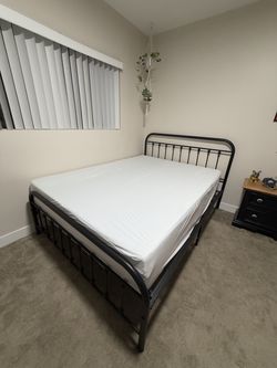 Queen size bed - Bed frame and Mattress included