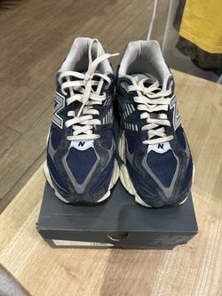 *Used* New Balance 9060 Navy White Size : 9