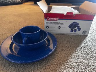 Coleman camping dishes