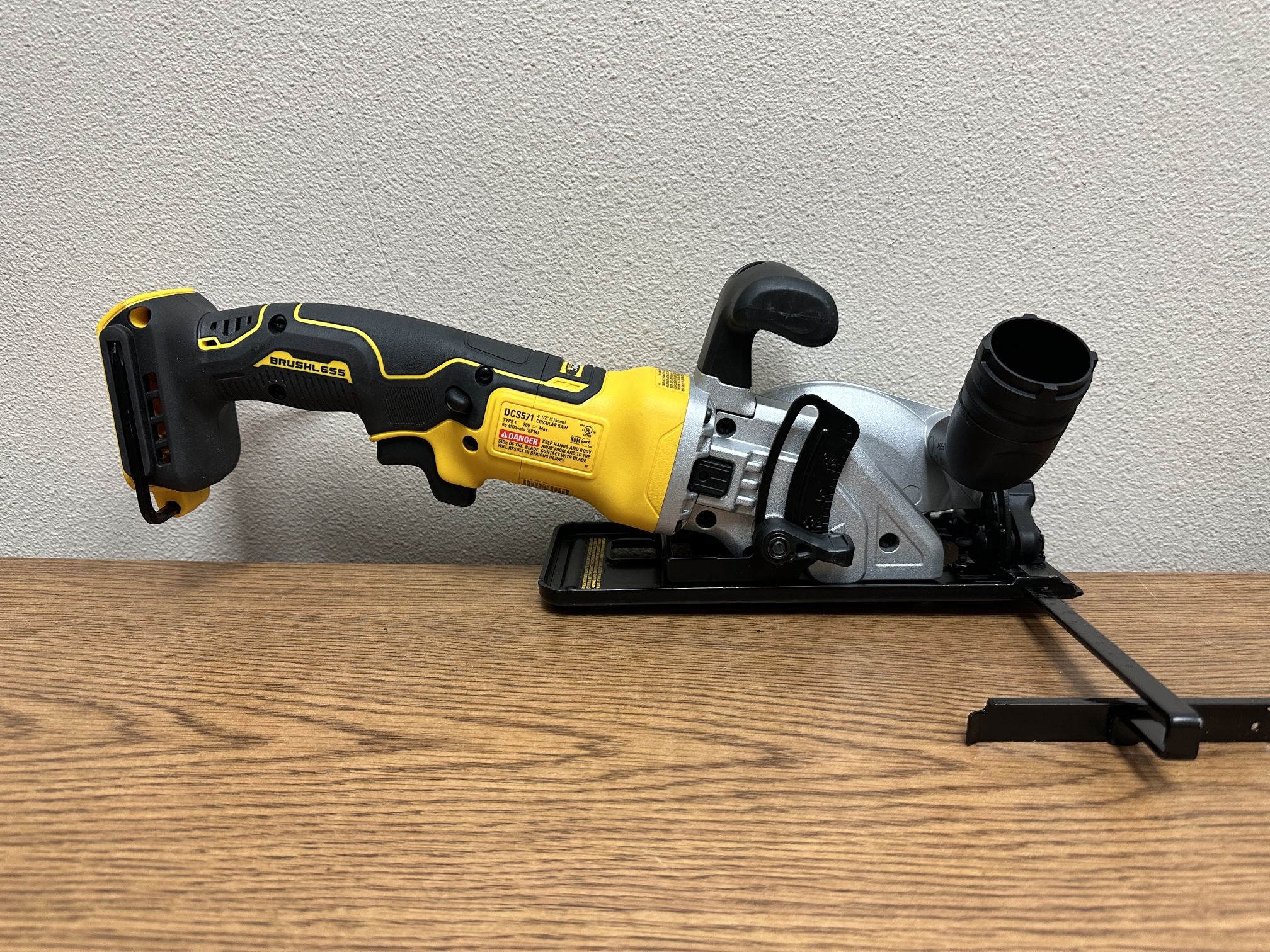 DEWALT DCS571B ATOMIC 20Volt MAX Cordless Brushless 41/2 in. Circular