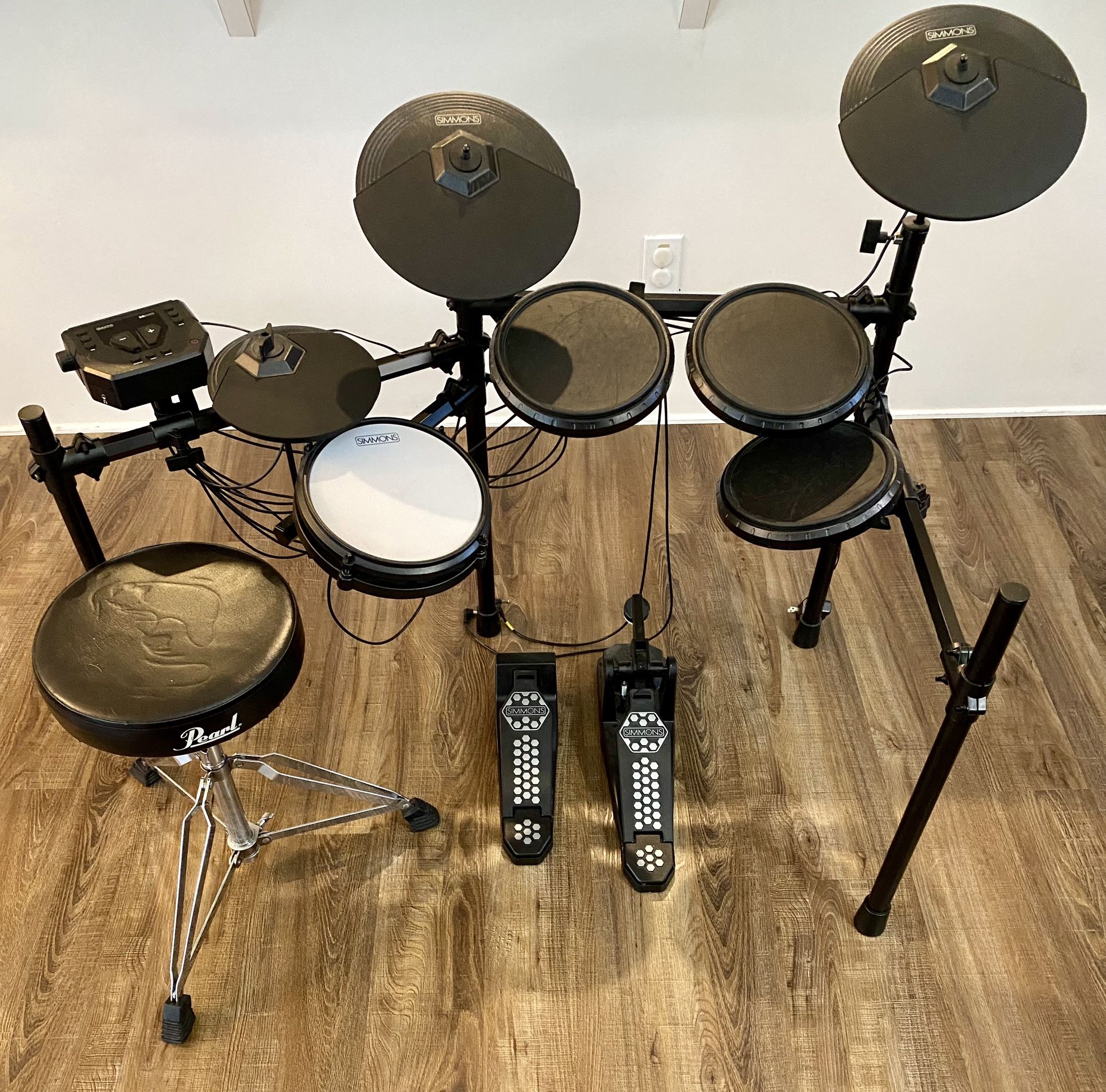 Simmons SD200 Electronic Drum Kit Set Like New  With Pearl Seat 