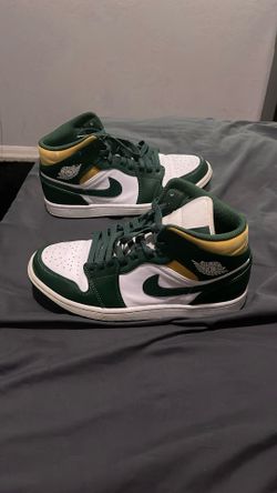 Jordan 1s (Size 8.5)