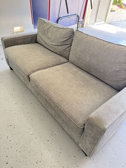 Cozy Gray Couch – Great Condition!