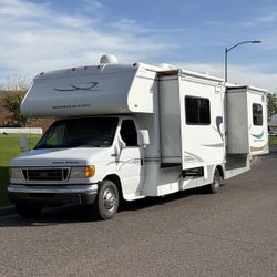 2005 Winnebago Minnie