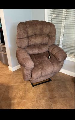 Lift chair used in good shape
