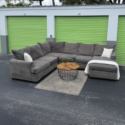Sectional Couch Sofa - Rooms To Go - Gray
