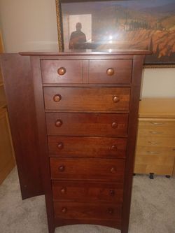 Vintage dresser/jewelry box