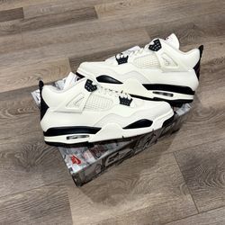 ⬇️UNDER RETAIL⬇️ - Jordan 4 Retro “Flight Club” Size 13 IN HAND BRAND NEW