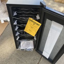 13.6 in. Wine Cooler 18 Bottle Freestanding Wine Refrigerator with Door Lock, Black 