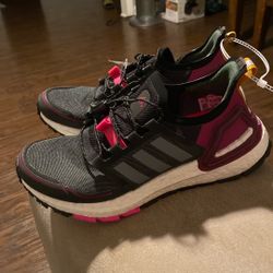 Ultra boost Adidas  Big Kids Size 5  