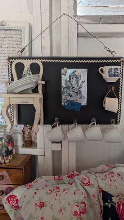 Tea cups and Alice memo board