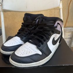 Jordan 1 Mids SE Size 7.5