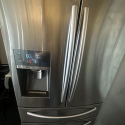 Samsung refrigerator  Very new refrigerator pretty new