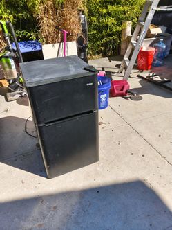 Small refrigerator and freezer
