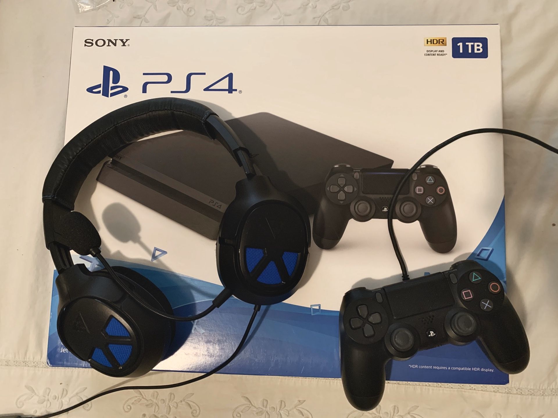 PlayStation 4 (PS4) 1TB Console + Turtle Beach Headset
