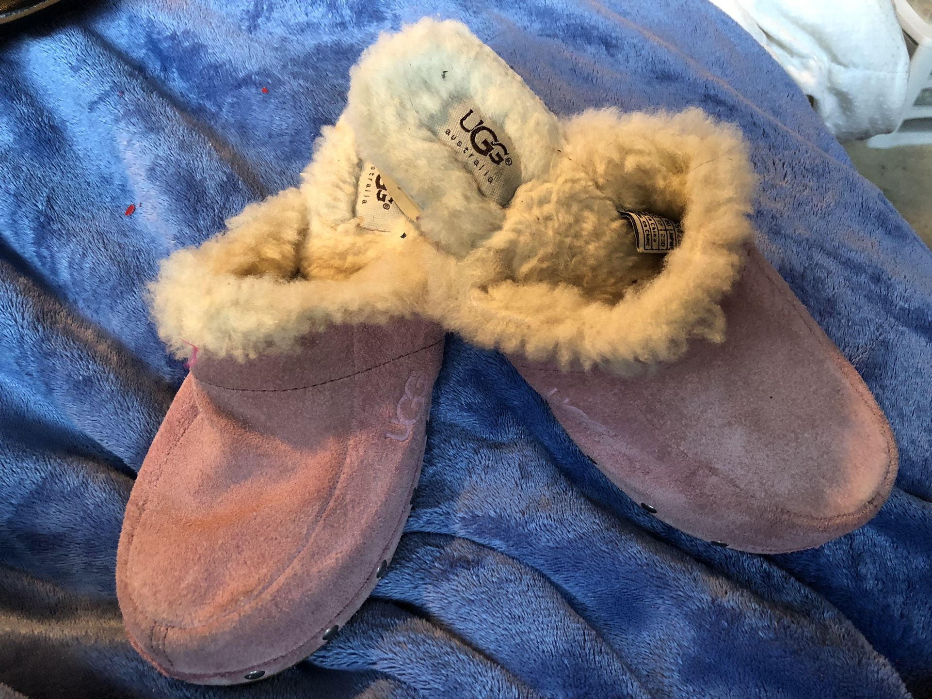 Womens Size 6  Ugg Pink Suade Lined Slides Warm