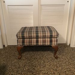 Ottoman 18”x19”x26”