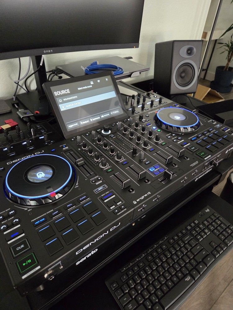 Denon PRIME 4+ w/ 2TB Samsung SSD, case, and decksaver.