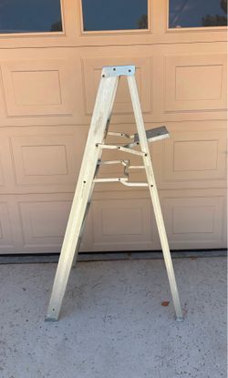 Ladder 57” Aluminum Step Ladder, 250-lb Capacity,Reach,Steel