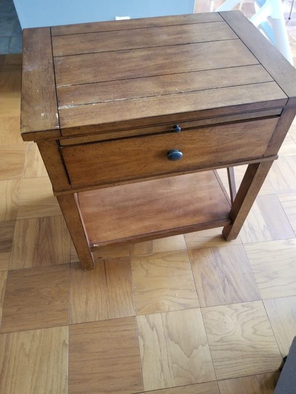 Ethan Allen Alec Night Table