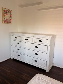 Wooden dresser 🔺