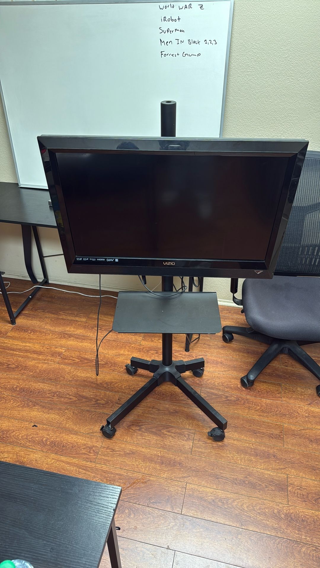 32 Inch TV with Rolling Stand 