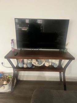 Tv and tv stand and dining room table with 4 chairs
