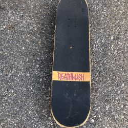 Deathwish Skateboard Complete Black/Red. 
