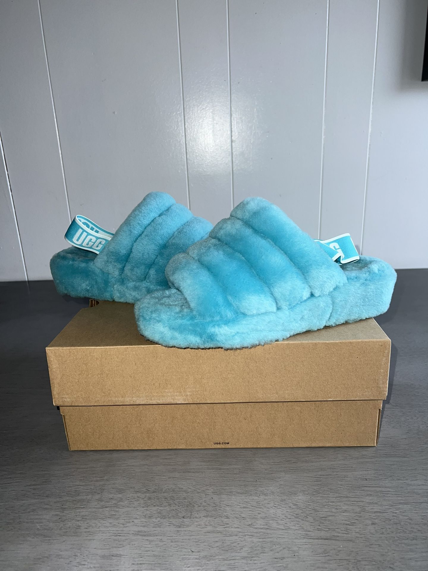 Women Fluff Yeah Slide UGG Size 8 Blue