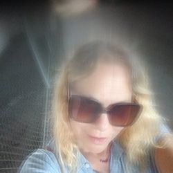 Pandora Bracelet w/rose gold heart pennant with rose gold feather and one silver feather