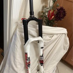 Marzocchi Bomber 55 160mm Travel 26” Bike