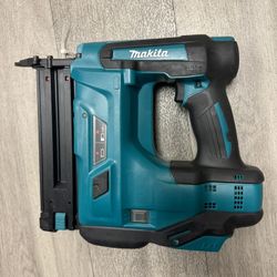 Makita 18V LXT Lithium-Ion 18-Gauge Cordless Brad Nailer (Tool-Only